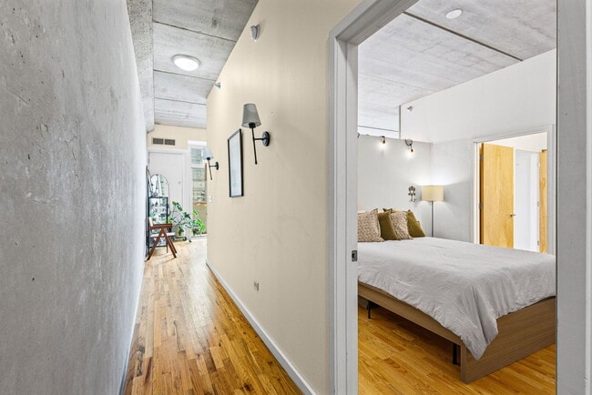 Building Photo - 630 N Franklin St