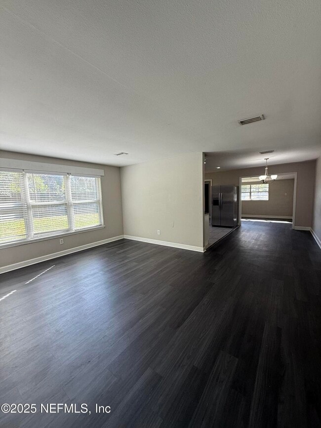 Building Photo - 10914 Indies Dr N