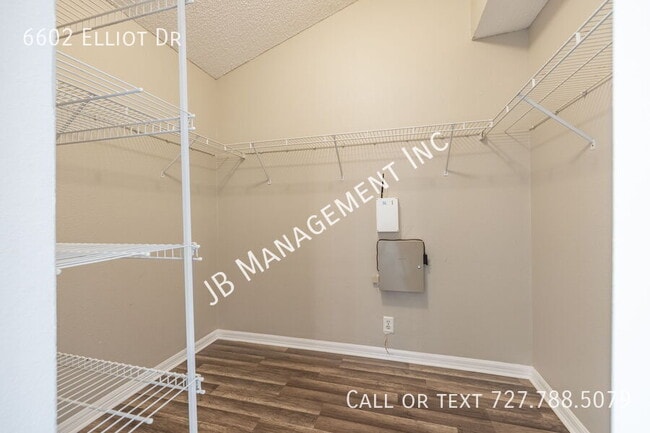 Building Photo - 6602 Elliot Dr