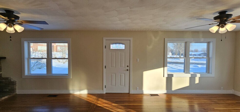 Building Photo - 7901 Elm St