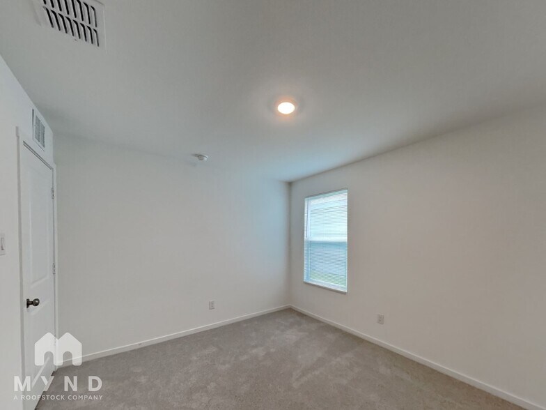 Building Photo - 217 Poplar Pl