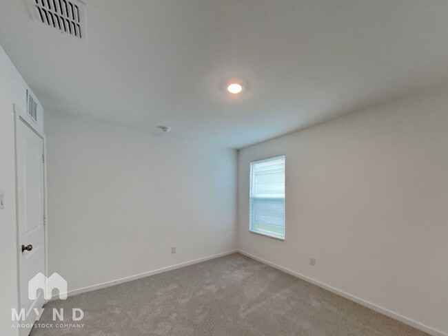 Building Photo - 217 Poplar Pl