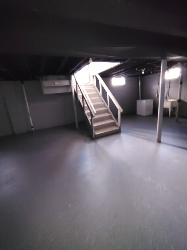 Building Photo - Cute 3 Bedroom Ready for you