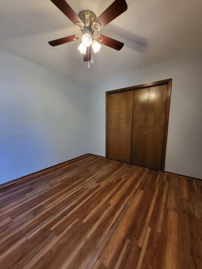 Building Photo - (3) Bed/(2) Bath w/ Storm Shelter! Pets Negotiable!