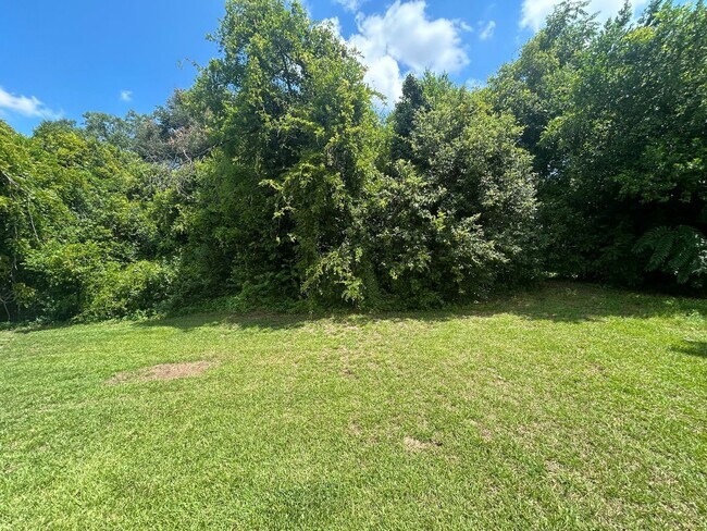 Building Photo - $1995  a Month For Lovely Duplex in Historic Melrose Heights