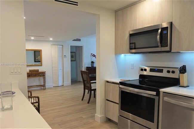 Building Photo - 210 Seaview Dr