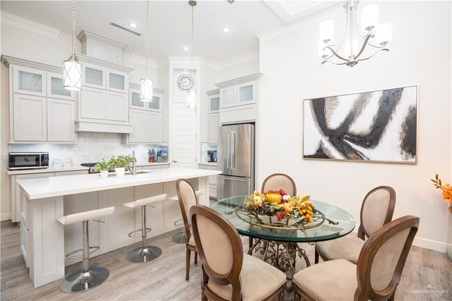 Building Photo - 2200 S 10th St