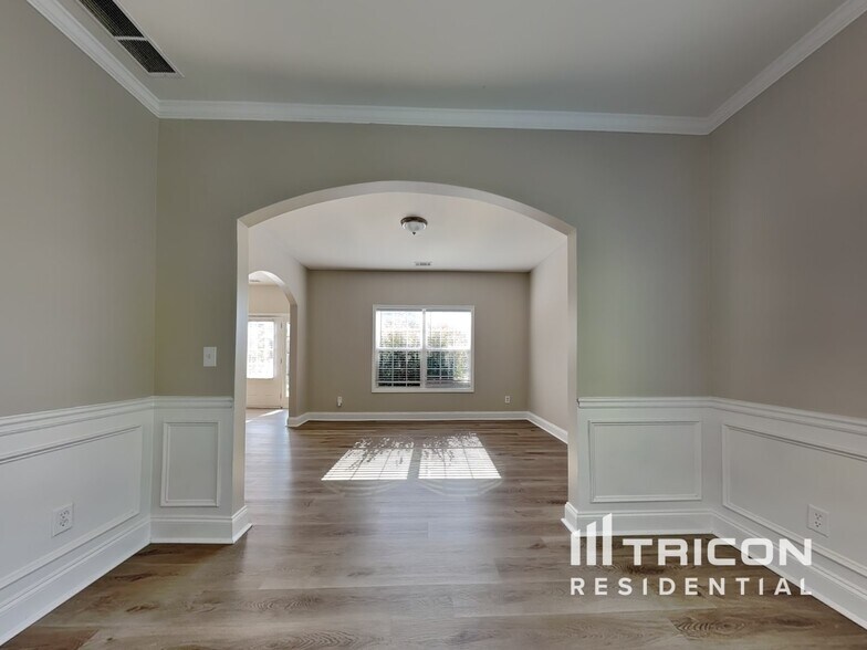 Building Photo - 4556 Bellemeade Dr