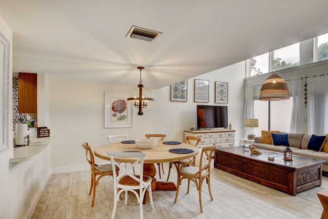 Building Photo - 1348 The 12th Fairway