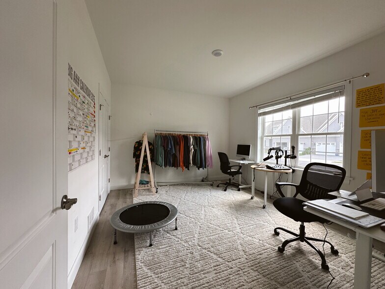 Building Photo - 206 Buckton Dr