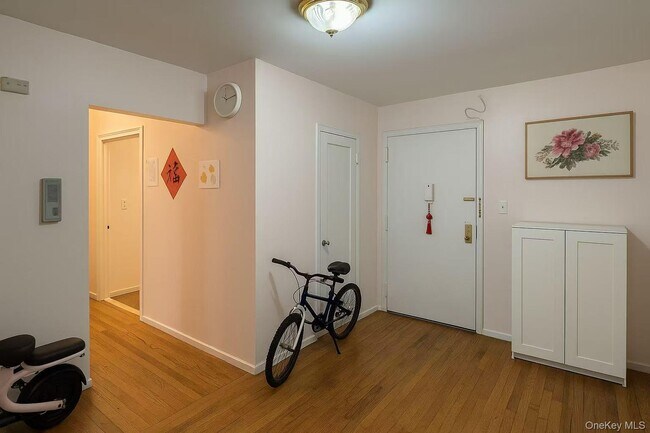 Building Photo - 137-40 45th Ave