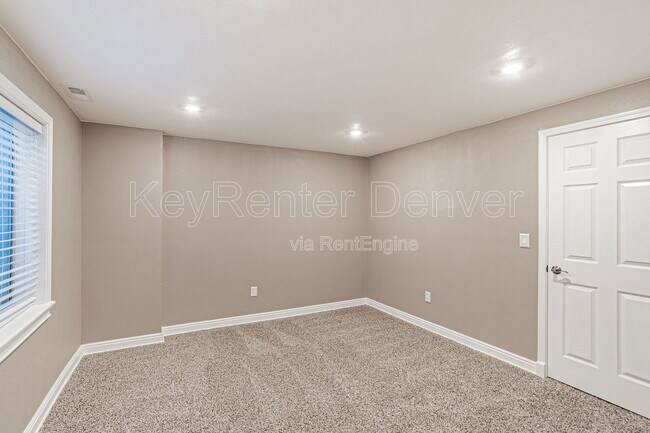 Building Photo - 3753 E Mallard St