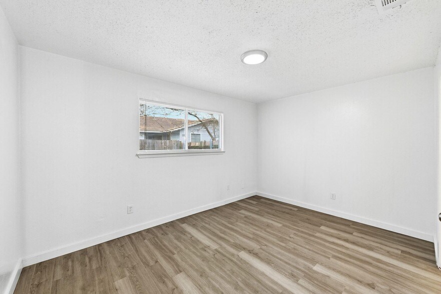 Building Photo - 5619 Jacaranda Dr