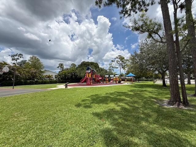 Building Photo - 847 Foresteria Ave