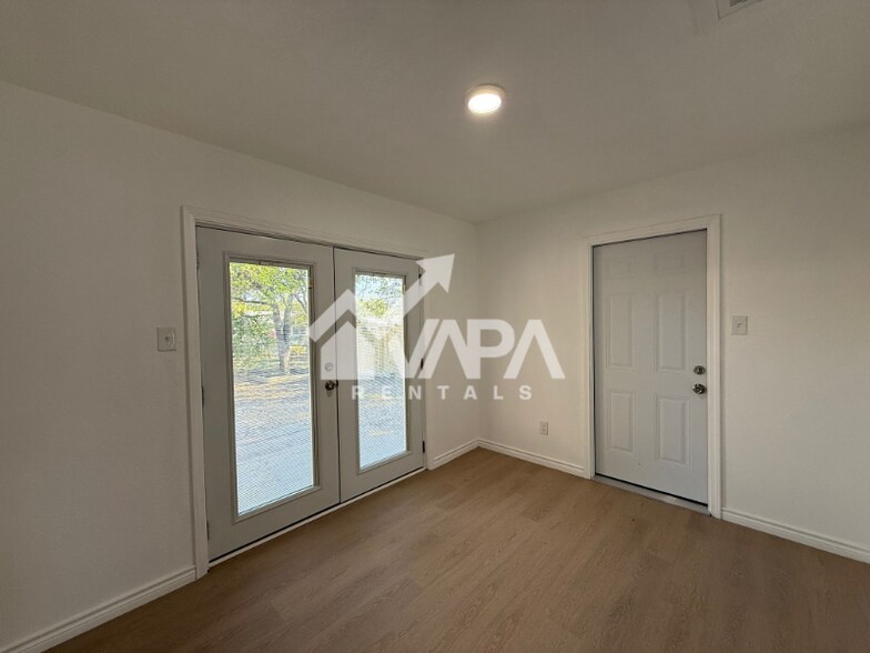 Building Photo - 216 Kimberly Dr