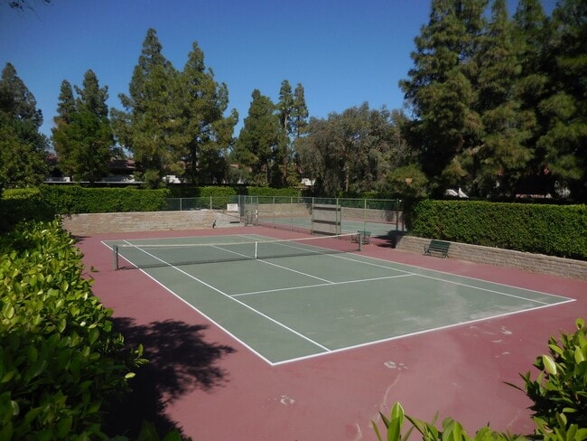 Building Photo - Beautifully Updated Corner Unit with Mountain Views in Palm Springs Villas I