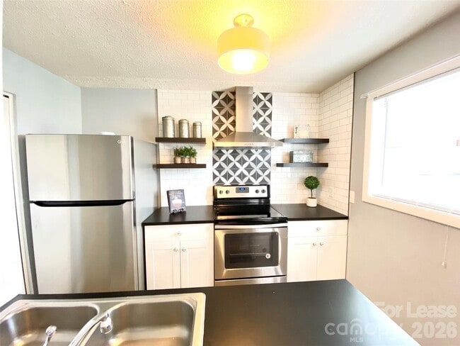 Building Photo - 1931 Lancer Ct