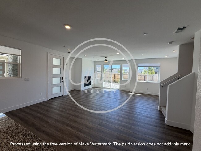 Building Photo - Beautiful Newly Built Townhome In Jenuane Community