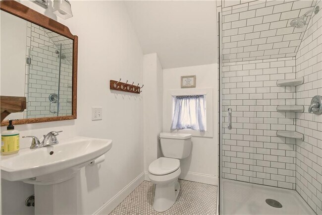 Building Photo - 8 Carey St