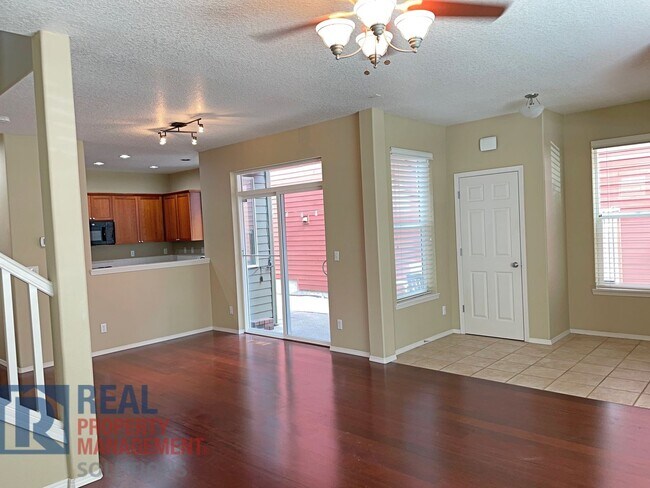 Building Photo - Remarkable Custom Home in Arbor Vineyard!