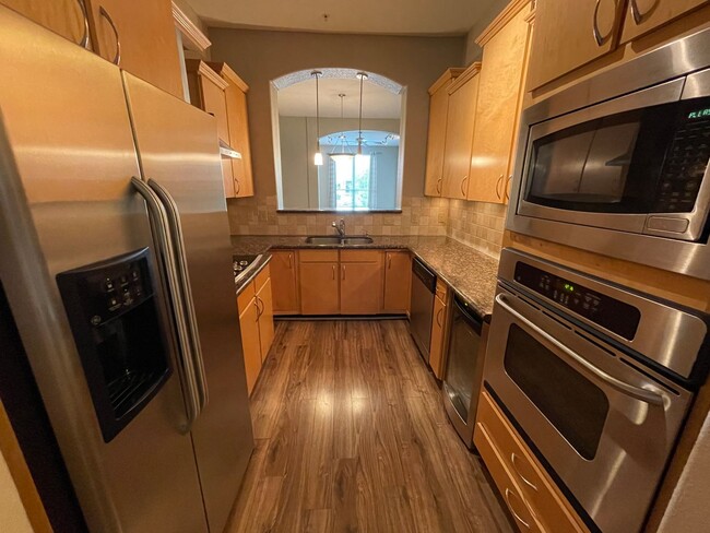 Building Photo - Spectacular 1-Bed/1-Bath w/ Office and STO...