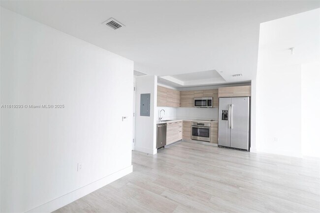 Building Photo - 121 NE 34th St
