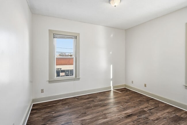 Building Photo - 312 Rivet St