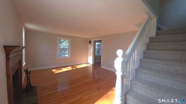 Building Photo - 387 Mixville Rd