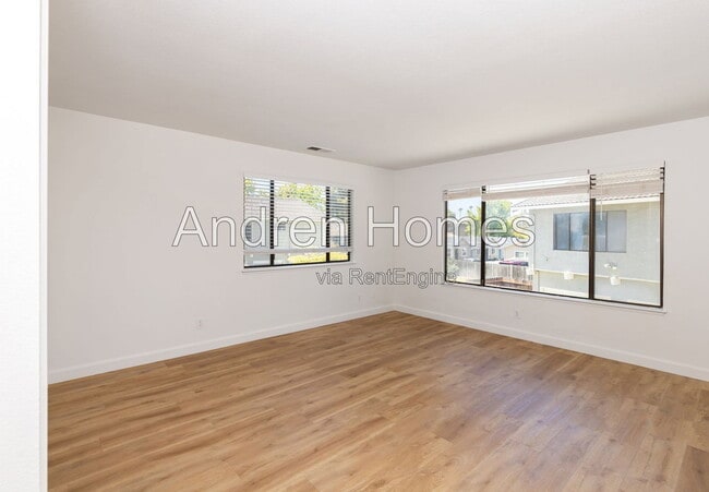 Building Photo - 713 Frederick St