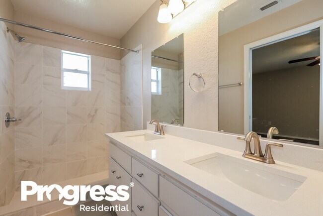 Building Photo - 3180 Thoroughbred Loop N