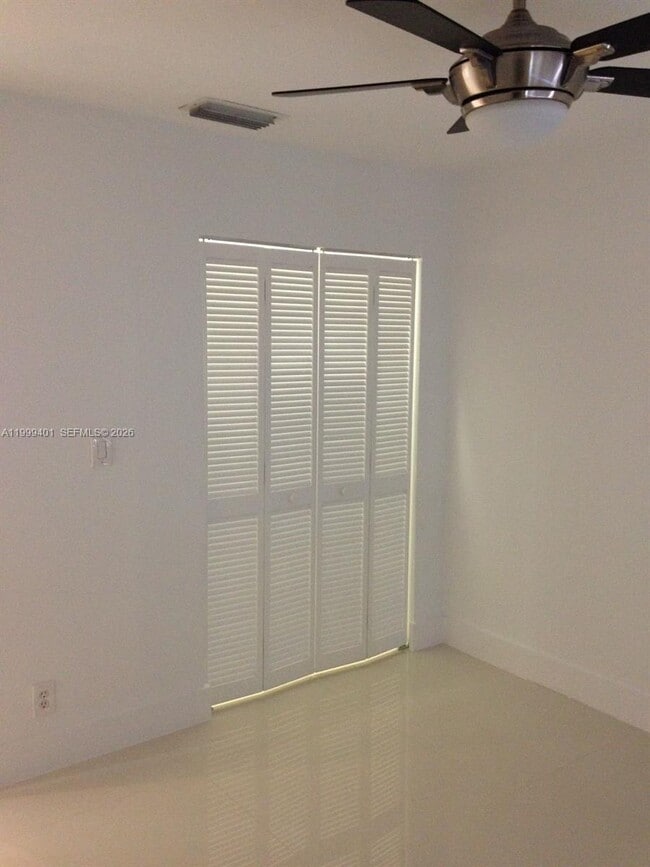 Building Photo - 454 Lakeview Dr