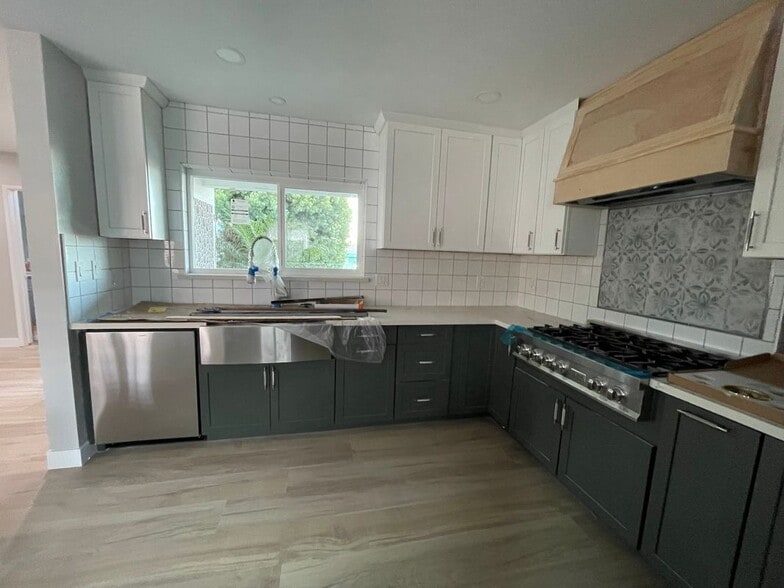 Building Photo - 1237 W 124th St