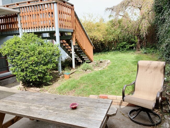 Building Photo - 1030 N Garden St