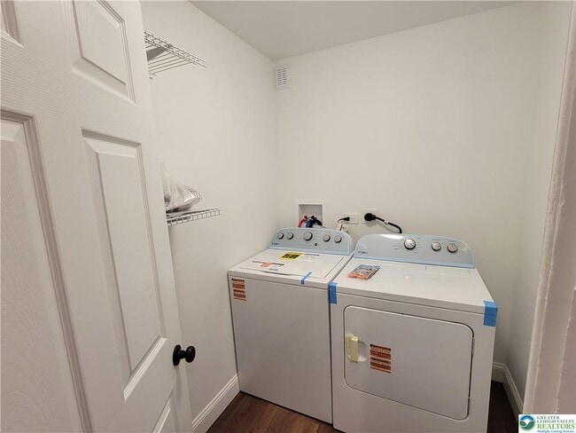 Building Photo - 746 Linden St