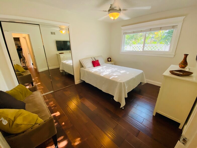 UNIT#B 3 BEDROOM - 105 E 35th St