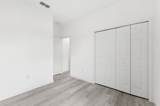 Building Photo - Stylish & Spacious 3 Bedroom Home in Prime Location!