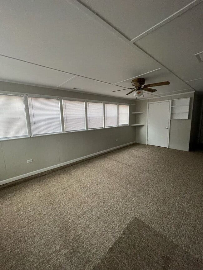 Building Photo - 301 Abbott Dr