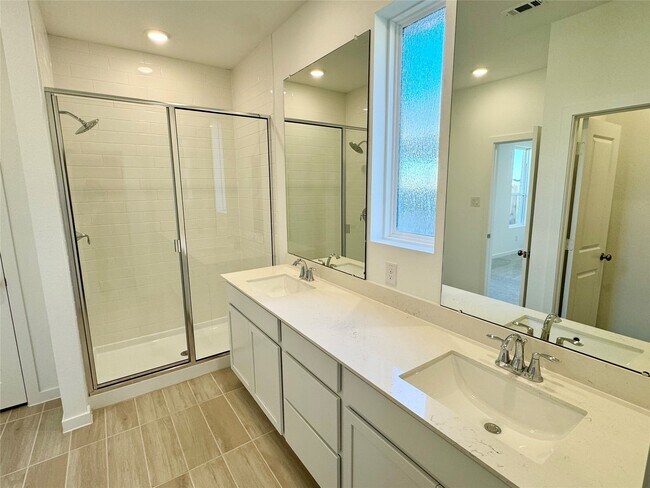 Building Photo - 5835 Majestic Sky Dr