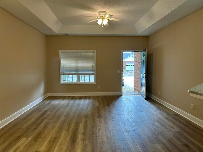 Building Photo - 3421 Beacon Dr