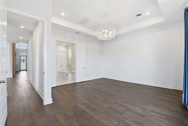 Building Photo - 15314 Viviente Dr