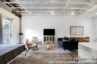 Building Photo - 1115 S Alamo St