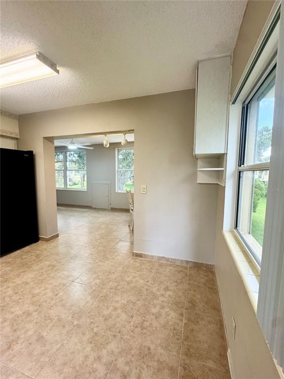 Building Photo - 2402 Ecuadorian Way