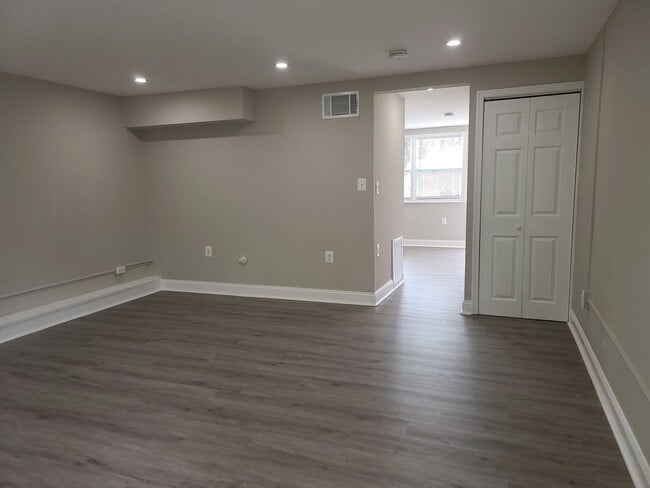 Building Photo - Newly Renovated Townhome Coming Soon!