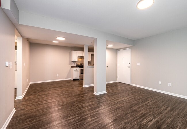 Building Photo - Spacious 2 Bed, 2 Bath Townhome in Overlan...