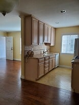 Building Photo - 4428 Moorpark Townhome