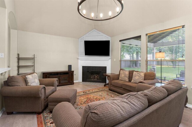 Building Photo - 7215 Wedgewood Dr