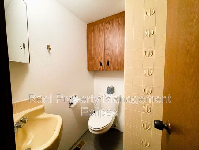 Building Photo - 11105 SE 59th St