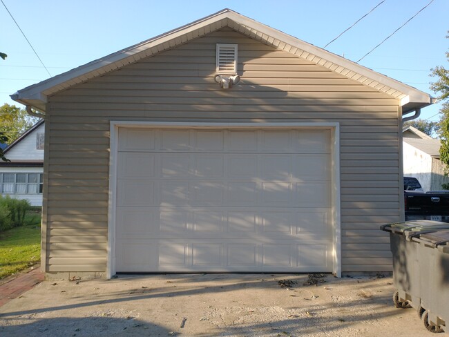 Garage - 1667 Bellemeade Ave