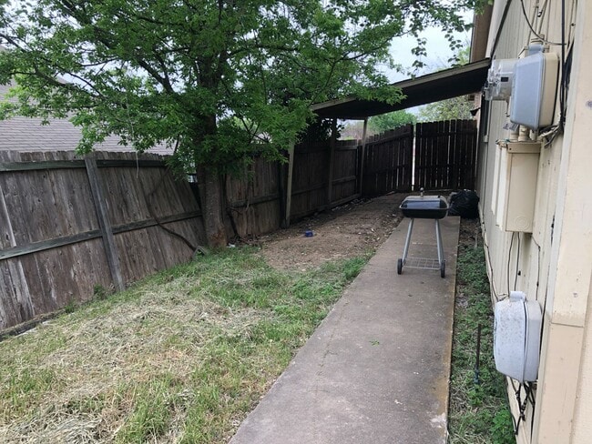 Building Photo - 11510 Walnut Ridge Dr