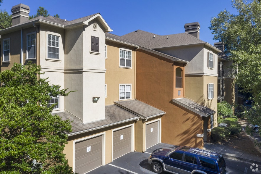 Building Photo - Perimeter Circle